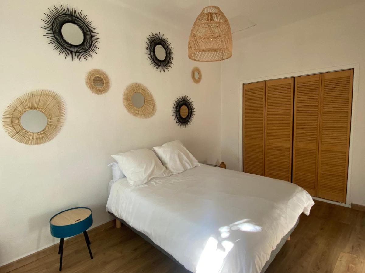 Appartement Eygalieres Avec Petit Jardin Exterior photo