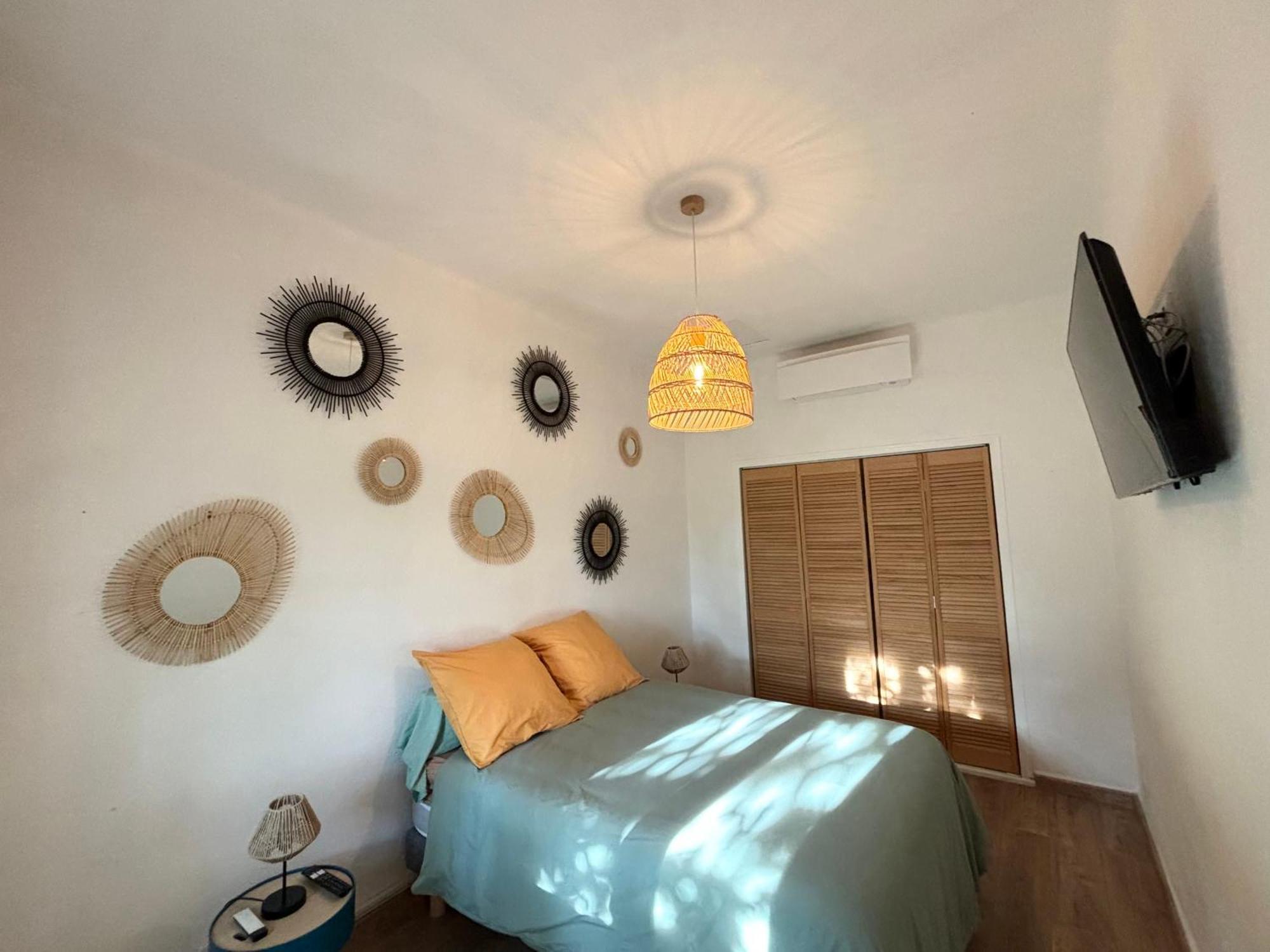 Appartement Eygalieres Avec Petit Jardin Exterior photo