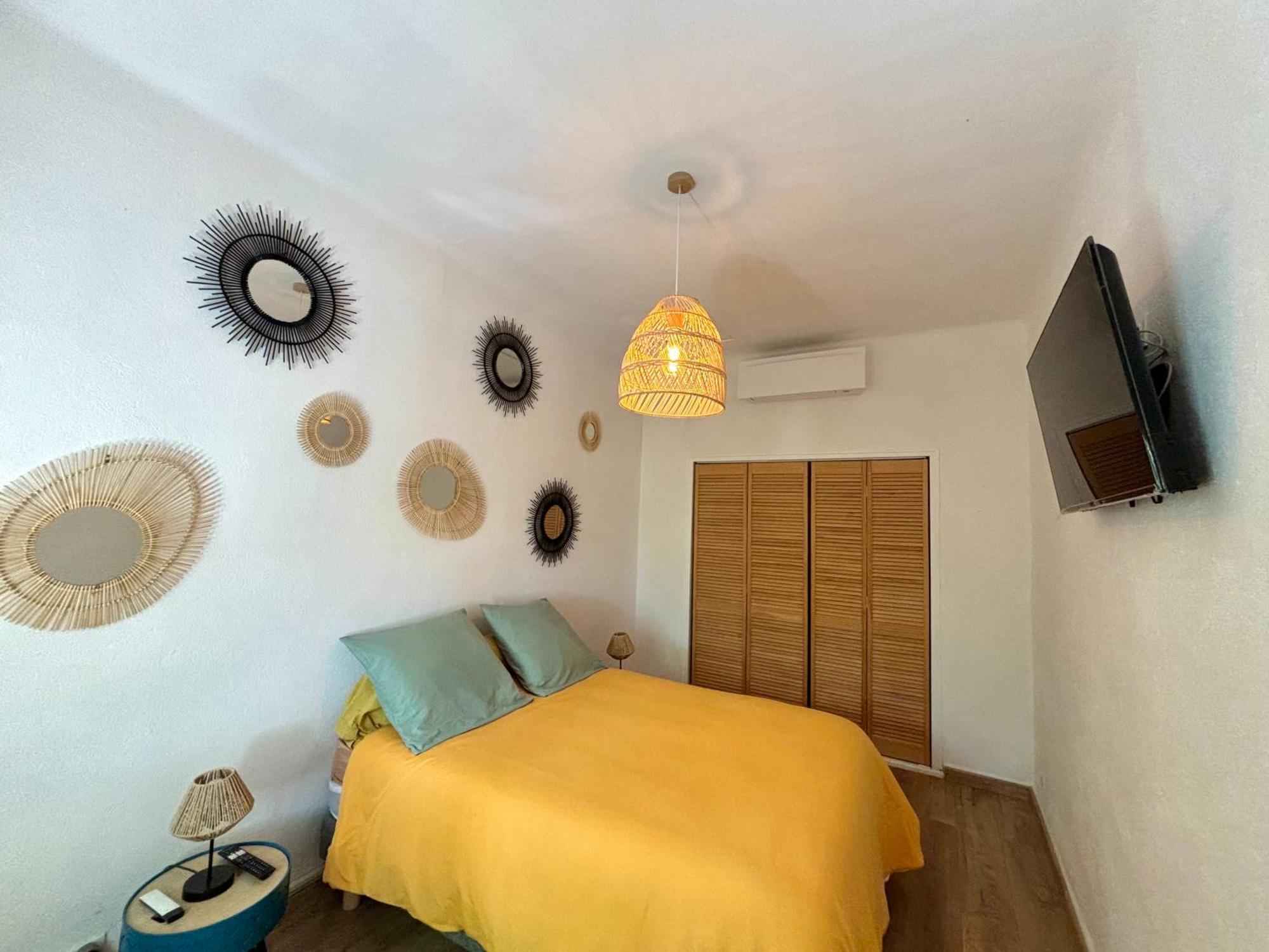 Appartement Eygalieres Avec Petit Jardin Exterior photo